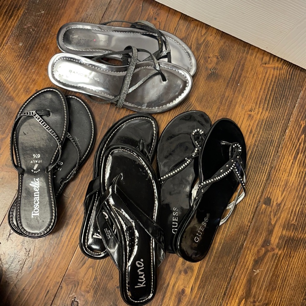Lot( 4 pair )  of brand new black fancy flip flops